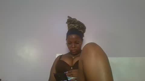 Snapshot of periwinkle20 chatting on January 12, 4:34 pm Taurus online show from January 12, 4:34 pm