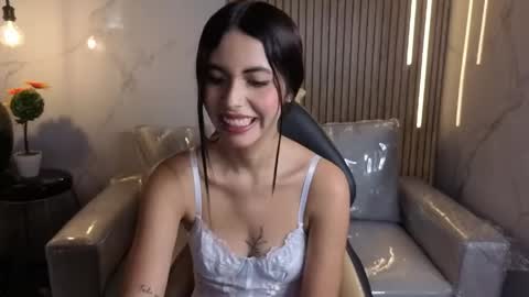 Snapshot of perla_lovely chatting on May 20, 12:22 pm perla_lovely online show from May 20, 12:22 pm