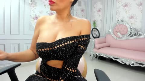 Snapshot of perla_milf4u chatting on December 19, 1:28 am PERLA online show from December 19, 1:28 am