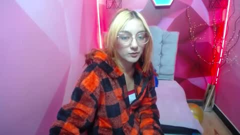 Snapshot of perla_red chatting on January 16, 12:20 pm PERLA RED online show from January 16, 12:20 pm