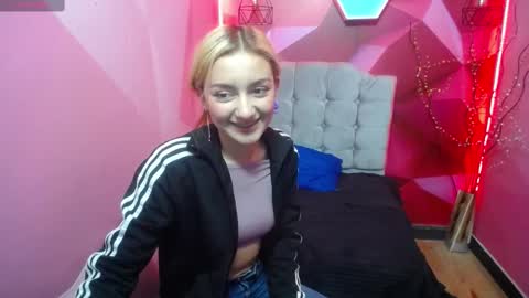 Snapshot of perla_red chatting on February 12, 12:22 pm PERLA RED online show from February 12, 12:22 pm