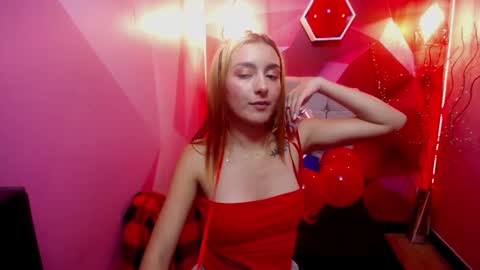 Snapshot of perla_red chatting on February 14, 2:54 pm PERLA RED online show from February 14, 2:54 pm