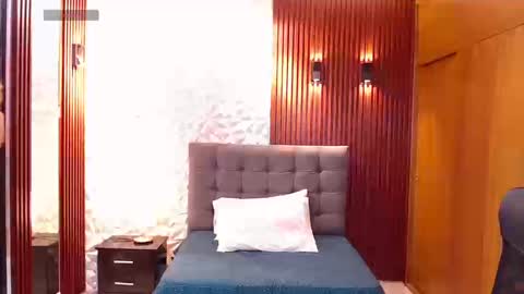 Perla online show from September 9, 7:35 pm