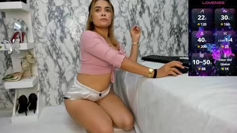 Snapshot of perla_thompson1 chatting on February 16, 9:59 pm Perla Thompson online show from February 16, 9:59 pm