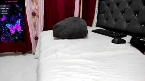 Snapshot of perla_thompson1 chatting on September 12, 8:31 pm Perla Thompson online show from September 12, 8:31 pm