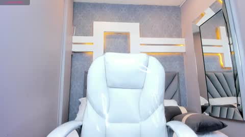 PERLA  online show from December 19, 8:23 am