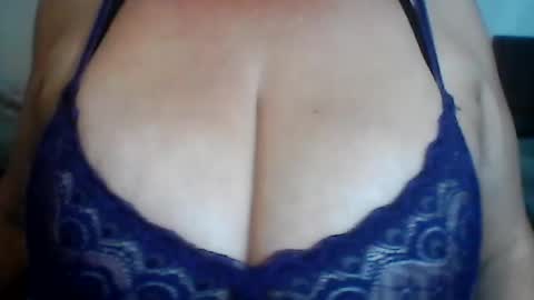 Snapshot of perlita070822 chatting on June 15, 4:47 am perlita070822 online show from June 15, 4:47 am