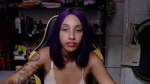 Snapshot of perolanegrabr chatting on February 5, 12:27 pm Black Pearl online show from February 5, 12:27 pm