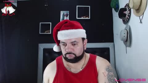 Snapshot of perverseveteranmanxxx chatting on December 24, 1:27 am Carlos online show from December 24, 1:27 am