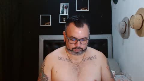 Snapshot of perverseveteranmanxxx chatting on January 27, 1:05 am Carlos online show from January 27, 1:05 am