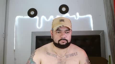 Snapshot of perverseveteranmanxxx chatting on September 25, 4:43 pm Carlos online show from September 25, 4:43 pm