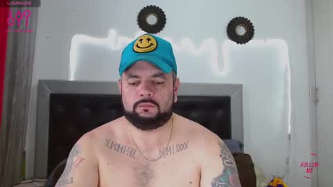 Snapshot of perverseveteranmanxxx chatting on October 7, 9:56 pm Carlos online show from October 7, 9:56 pm