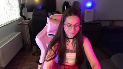 petal_dust_ online show from April 20, 2:53 pm