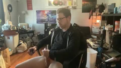 Snapshot of petehaze484617 chatting on December 19, 6:12 pm Pete Haze online show from December 19, 6:12 pm