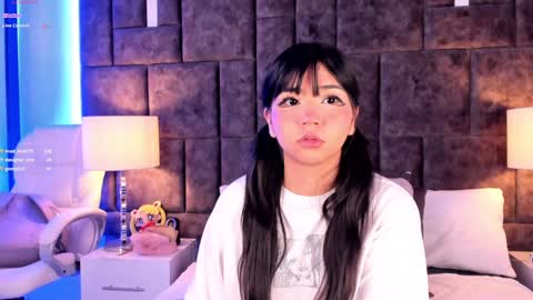 Snapshot of petit_rosseowo chatting on December 5, 9:50 pm Im Rosse but u can call me Rossie or Rosita . online show from December 5, 9:50 pm