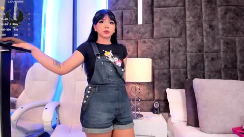 Snapshot of petit_rosseowo chatting on January 7, 7:06 pm Im Rosse but u can call me Rossie or Rosita . online show from January 7, 7:06 pm