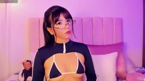 Snapshot of petit_rosseowo chatting on September 27, 1:21 am Im Rosse but u can call me Rossie or Rosita . online show from September 27, 1:21 am