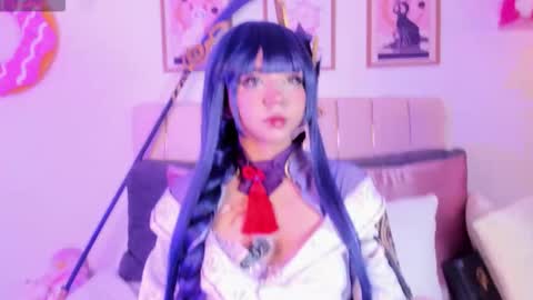 Snapshot of petit_rosseowo chatting on October 29, 11:50 pm Im Rosse but u can call me Rossie or Rosita . online show from October 29, 11:50 pm