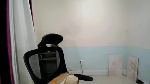 petite_angelxxx online show from June 25, 5:12 am