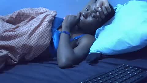 petite_bella21 online show from April 11, 10:47 pm