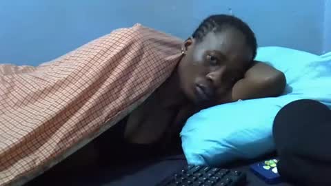 petite_bella21 online show from April 13, 2:50 am