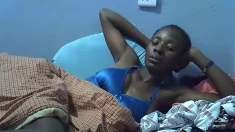 petite_bella21 online show from April 13, 4:12 pm