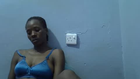 petite_bella21 online show from April 14, 5:02 am