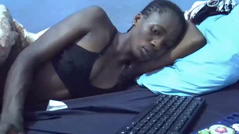 petite_bella21 online show from April 15, 7:15 am