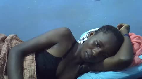 petite_bella21 online show from April 16, 4:35 am