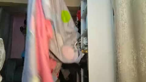 Snapshot of petite_loverr chatting on February 17, 4:42 am Petite loverr online show from February 17, 4:42 am