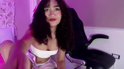 petite luxury online show from October 11, 8:40 pm