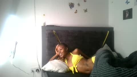 petite_queen69 online show from June 6, 6:01 pm