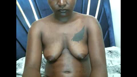 petite_shan online show from December 15, 8:29 am