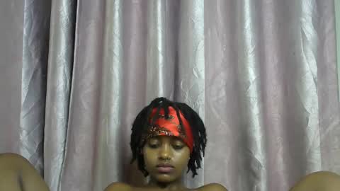 Snapshot of petite_star2 chatting on December 16, 8:25 pm petite_star2 online show from December 16, 8:25 pm