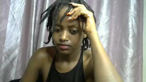 Snapshot of petite_star2 chatting on January 7, 6:43 pm petite_star2 online show from January 7, 6:43 pm