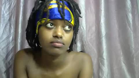 Snapshot of petite_star2 chatting on January 9, 9:34 am petite_star2 online show from January 9, 9:34 am