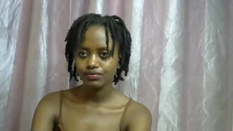 Snapshot of petite_star2 chatting on January 11, 10:09 am petite_star2 online show from January 11, 10:09 am