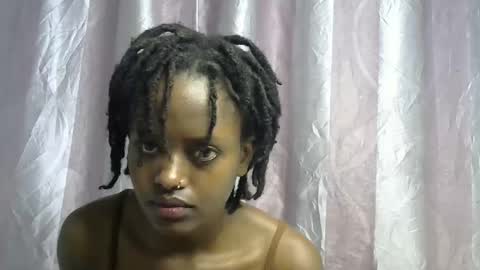 Snapshot of petite_star2 chatting on January 11, 10:26 pm petite_star2 online show from January 11, 10:26 pm