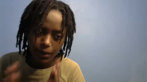 Snapshot of petite_star2 chatting on February 3, 4:54 am petite_star2 online show from February 3, 4:54 am