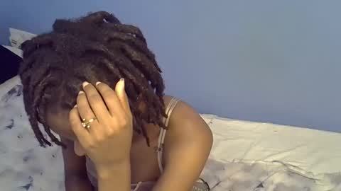 Snapshot of petite_star2 chatting on February 11, 4:39 am petite_star2 online show from February 11, 4:39 am