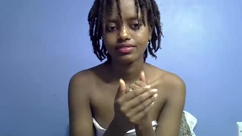 Snapshot of petite_star2 chatting on February 20, 6:26 am petite_star2 online show from February 20, 6:26 am