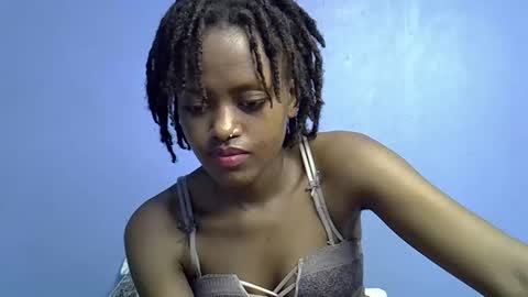 Snapshot of petite_star2 chatting on February 21, 11:17 pm petite_star2 online show from February 21, 11:17 pm