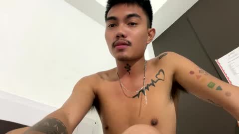 Snapshot of petiteasianx chatting on December 16, 9:24 am Vrin online show from December 16, 9:24 am