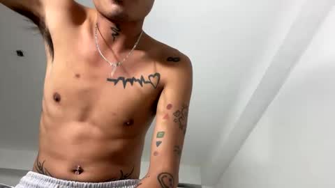 Snapshot of petiteasianx chatting on December 17, 3:28 pm Vrin online show from December 17, 3:28 pm