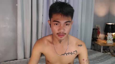 Snapshot of petiteasianx chatting on December 27, 5:52 am Vrin online show from December 27, 5:52 am