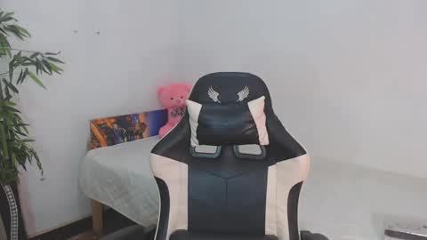 Snapshot of petiteasianx chatting on January 16, 11:04 am Vrin online show from January 16, 11:04 am