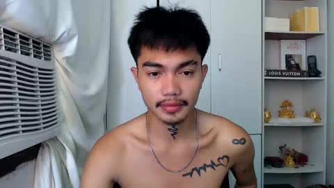 Snapshot of petiteasianx chatting on February 12, 11:18 am Vrin online show from February 12, 11:18 am