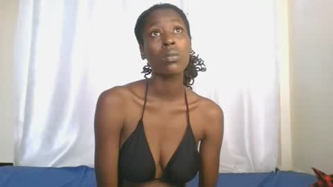 Snapshot of petiteblackjuicy chatting on July 15, 5:23 am Amara online show from July 15, 5:23 am