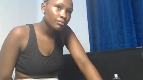 Snapshot of petitee_desire chatting on July 7, 5:32 am TASHA online show from July 7, 5:32 am