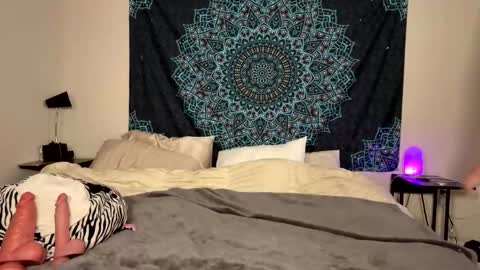 Snapshot of petitegirluvsdick chatting on January 18, 9:18 pm Bella online show from January 18, 9:18 pm